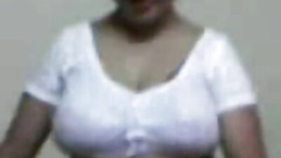 एक पतली इंग्लिश सेक्सी मूवी वीडियो लड़की जिसमें अद्भुत स्तन होते हैं उसे दीवार के खिलाफ दबाया जाता है