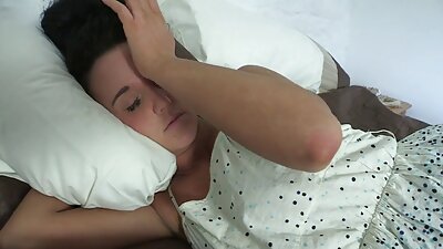 एक रेवेन बालों वाली लड़की उसके प्रेमी द्वारा सोफे सेक्सी मूवी इंग्लिश में पर अच्छी तरह से गड़बड़ हो जाती है